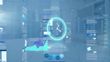 Hareket eden saatin animasyonu ve ofis arka planında çeşitli veri işleme. zaman, dijital arayüz ve teknoloji konsepti dijital olarak oluşturulmuş video.