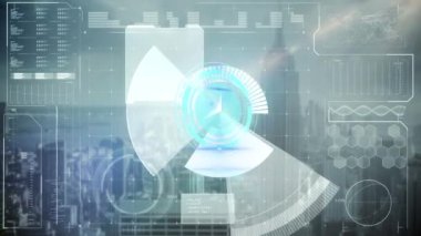 Şehir manzarası üzerinde saat ve veri işleme ile kapsam taramasının animasyonu. küresel hesaplama, veri işleme, bağlantılar ve dijital arayüz konsepti dijital olarak oluşturulmuş video.