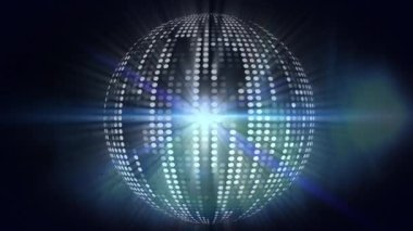 Ayna topu ve yıldız takımyıldızı üzerindeki ışık noktasının animasyonu. Yeni yıl partisi, dicso ve eğlence konsepti dijital olarak oluşturulmuş video.