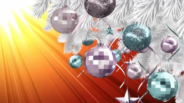 Decoraciones Bauble Árbol Navidad Contra Senderos Luz Amarilla Sobre Fondo — Vídeos de Stock