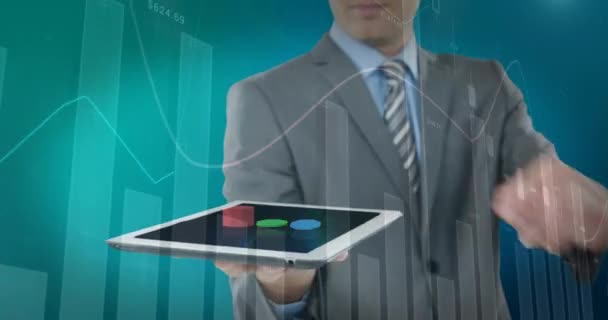 Animação Processamento Dados Financeiros Sobre Empresário Usando Tablet Negócio Global — Vídeo de Stock