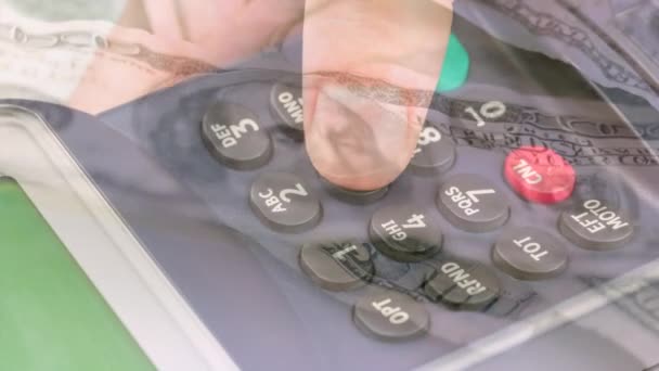 Animação Notas Dólar Caindo Sobre Mão Homem Caucasiano Segurando Terminal — Vídeo de Stock