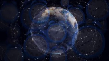 Bağlantı ağlarının ve dünyanın çok hızlı hareket eden saatlerin animasyonu. zaman, hareket, veri işleme ve dijital arayüz konsepti dijital olarak oluşturulmuş video.