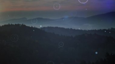 Manzara üzerindeki bağlantı ağlarının animasyonu. küresel iş, veri işleme, bağlantılar ve dijital arayüz konsepti dijital olarak oluşturulmuş video.