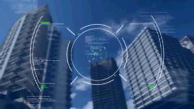 Şehrin finans bölgesindeki hedefleme ve verilerin animasyonu. küresel iş, finans ve veri işleme kavramı dijital olarak oluşturulmuş video.