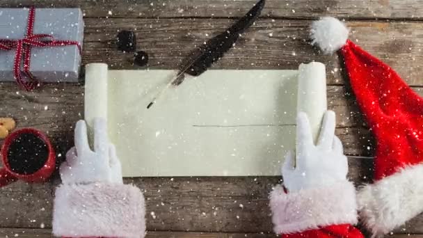Animación Nieve Cayendo Sobre Carta Santa Claus Sobre Mesa Navidad — Vídeos de Stock
