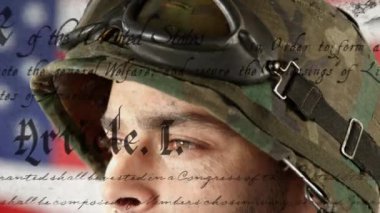 Başlık ve Amerikan bayrağı takan askerin yazılı olduğu belgenin animasyonu. Vatanseverlik ve kutlama konsepti dijital olarak oluşturulmuş video.