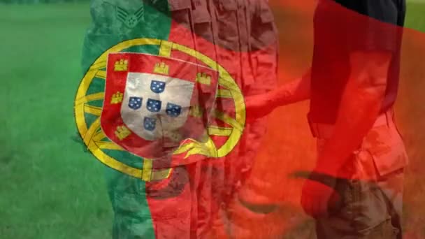 Анимация Флага Португалии Над Разнообразными Солдатами Мужского Пола Армия Гражданская — стоковое видео