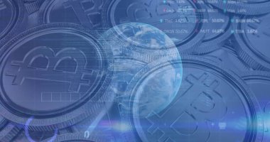 Bitcoins ve globe üzerinden finansal veri işleme resmi. küresel finans ve iş dünyası, dijital olarak oluşturulan bağlantı konsepti.