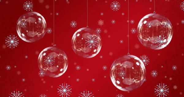 Afbeelding Van Kerstballen Sneeuwvlokken Rode Achtergrond Kerstmis Traditie Viering Concept — Stockfoto