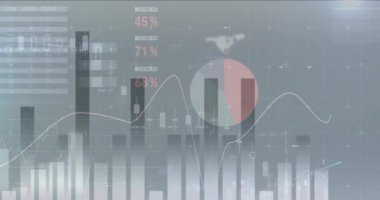 İş adamı gri arka planı üzerinden finansal veri işleme animasyonu. küresel iş, finans, dijital arayüz ve bağlantılar konsepti dijital olarak oluşturulmuş video.