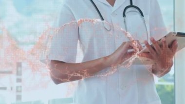 İnsan beyni animasyonu ve tablet kullanan kadın doktor üzerinde kırmızı dalga. küresel tıp, teknoloji, veri işleme ve dijital arayüz kavramı dijital olarak oluşturulmuş video.