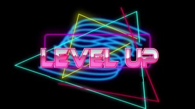 Siyah arkaplandaki ışık izlerinin üzerindeki metnin canlandırması. Video oyunu, eğlence ve dijital arayüz kavramı dijital olarak oluşturuldu.