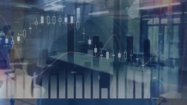 Çeşitli basketbol oyuncuları ve boş ofis üzerinden finansal veri işleme animasyonu. global spor, iş, veri işleme ve dijital arayüz konsepti dijital olarak oluşturulmuş video.