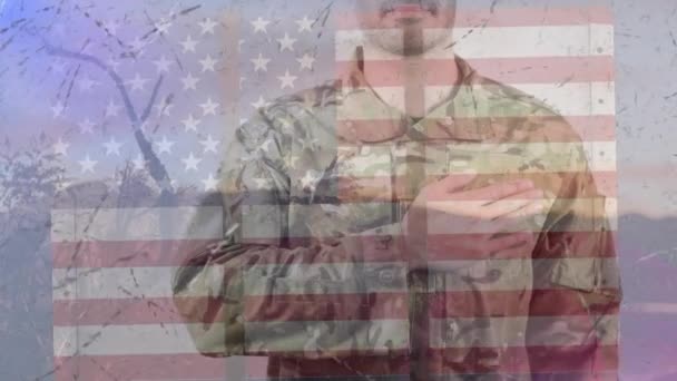 Animação Texto Dia Veterano Feliz Sobre Soldado Caucasiano Bandeira Americana — Vídeo de Stock