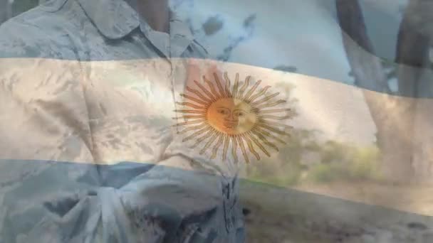 Animation Der Flagge Argentiniens Über Einem Afrikanischen Amerikanischen Soldaten Armee — Stockvideo