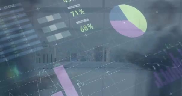 Animace Zpracování Finančních Dat Různorodé Podnikatele Procházky Moderní Kanceláři Globální — Stock video