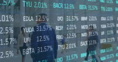 İş adamları üzerinde finansal veri işleme animasyonu. küresel iş, finans ve veri işleme kavramı dijital olarak oluşturulmuş video.