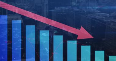 Şehir manzarası üzerinde istatistik işlenen kırmızı okun animasyonu. küresel iş, finans, veri işleme ve dijital arayüz kavramı dijital olarak oluşturulmuş video.