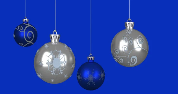 青い背景にクリスマスツリーボールのイメージ クリスマス お祝いのコンセプトをデジタルで — ストック写真