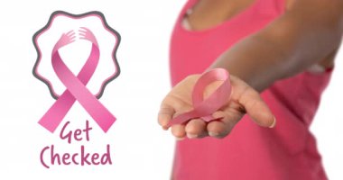 Kanserli pembe kurdele tutan kadının orta bölümünün üzerindeki kurdele logosuyla kontrol edilen metin animasyonu. Göğüs kanseri pozitif farkındalık kampanyası konsepti dijital olarak üretildi.