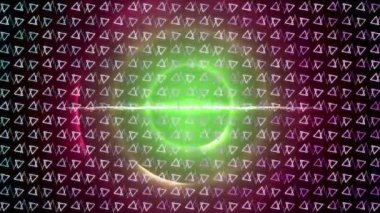 Pembe arkaplandaki yeşil spiral ışık izlerine karşı soyut desen tasarımının dijital animasyonu. Soyut doku kavramına sahip teknoloji arkaplanı