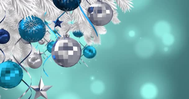 Animación Bolas Colgando Árbol Navidad Sobre Fondo Azul Con Luces — Vídeos de Stock