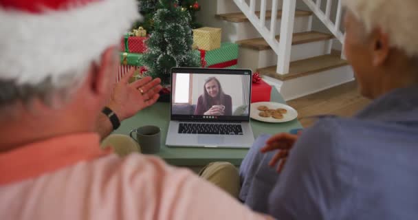 Feliz Pareja Ancianos Caucásicos Videollamada Con Una Amiga Navidad Navidad — Vídeos de Stock