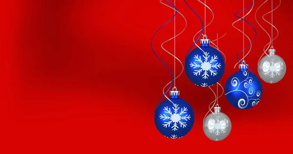 Bild Von Christbaumkugeln Auf Rotem Hintergrund Weihnachten Tradition Und Festkonzept — Stockfoto