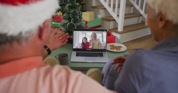 Felice Coppia Anziana Caucasica Videochiamata Con Figlia Adulta Nipote Natale — Video Stock