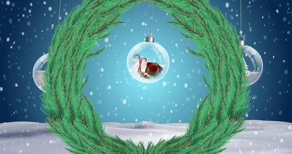 Afbeelding Van Dennenkrans Sneeuwval Kerstballen Winterlandschap Kerstmis Traditie Viering Concept — Stockfoto