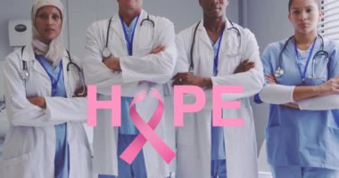 Hastanedeki çeşitli doktorların gülümsemesi üzerine umut mesajları. Göğüs kanseri pozitif farkındalık kampanyası konsepti dijital olarak üretildi.