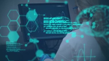 Bilgisayar kullanarak veri işleme, dijital insan beyni modeli ve doktor üzerindeki moleküllerin animasyonu