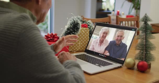 Buon Uomo Anziano Caucasico Videochiamata Sul Computer Portatile Con Gli — Video Stock