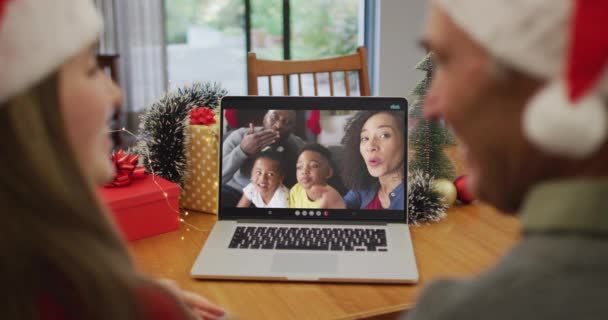 Kaukasische Grootvader Grootvader Videogesprek Laptop Met Familie Met Kerst Kerstmis — Stockvideo