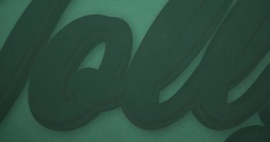 Yeşil arkaplandaki neşeli noel mesajının animasyonu. Noel, gelenek ve kutlama konsepti dijital olarak oluşturuldu.