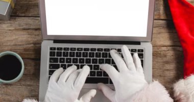 Noel Baba 'nın fotokopi odası ve arka planda Noel kurabiyeleri olan dizüstü bilgisayarı kullanmasının animasyonu. Noel, şenlik ve iletişim teknolojisi dijital olarak oluşturuldu.