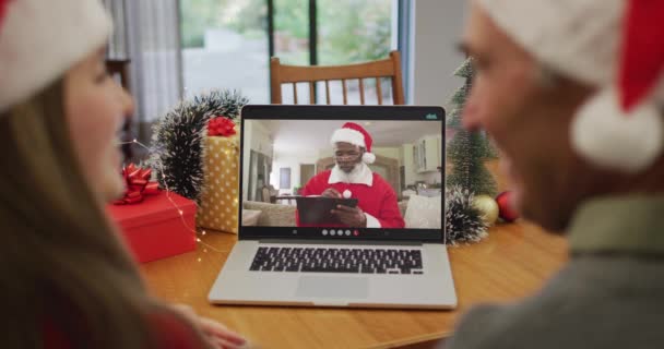 Coppia Caucasica Videochiamata Con Babbo Natale Natale Natale Festività Tecnologie — Video Stock