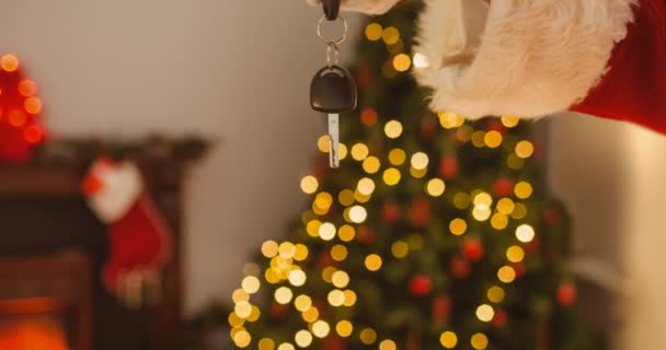 Animazione Della Mano Babbo Natale Che Tiene Chiavi Dell Auto — Video Stock