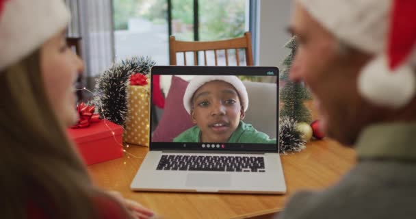 Boldog Kaukázusi Idős Férfi Unoka Videóhíváson Fiúval Karácsonykor Karácsony Ünnepség — Stock videók