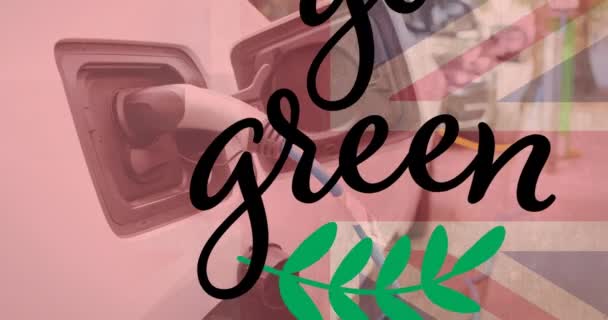 Přejít Zelený Text Přes Vlajku Velké Británie Nabíjení Elektrické Auto — Stock video