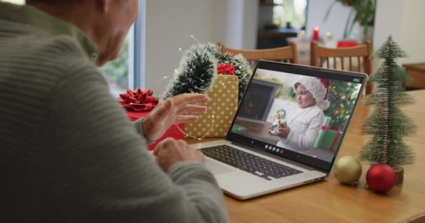 카프카스 손자와 크리스마스에 비디오 통화를 있어요 크리스마스 — 비디오