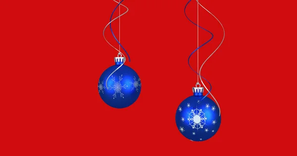 Bild Von Christbaumschmuck Auf Rotem Hintergrund Weihnachten Tradition Und Festkonzept — Stockfoto