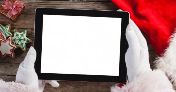 Animation Des Weihnachtsmannes Mit Tablet Mit Kopierplatz Weihnachtskekse Hintergrund Weihnachten — Stockvideo