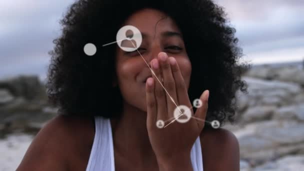 해변의 여인을 연결하는 연결망의 애니메이션 — 비디오