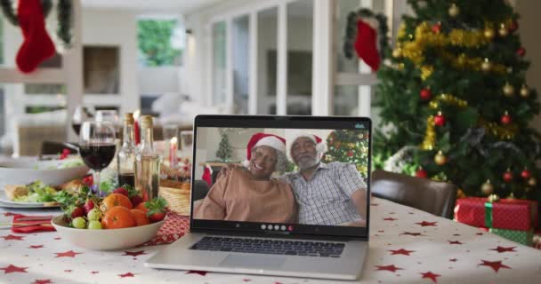 Heureux Grands Parents Afro Américains Sur Ordinateur Portable Couché Sur — Video