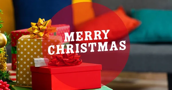 Samenstelling Van Vrolijke Kersttekst Boven Geschenken Tafel Kerstmis Winter Traditie — Stockfoto