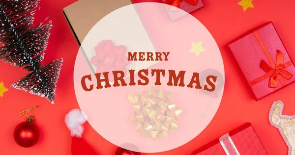 Samenstelling Van Vrolijke Kersttekst Kerstversieringen Cadeautjes Kerstmis Winter Traditie Viering — Stockfoto