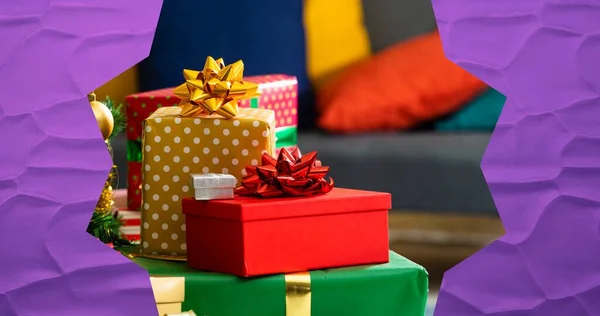 Samenstelling Van Cadeautjes Stervorm Paarse Achtergrond Met Kerst Kerstmis Winter — Stockfoto