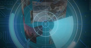 Kapsam taraması, bilgisayar devre kartı ve ekranlardaki veri işleme animasyonları. küresel bağlantılar, veri işleme ve dijital arayüz konsepti dijital olarak oluşturulmuş video.